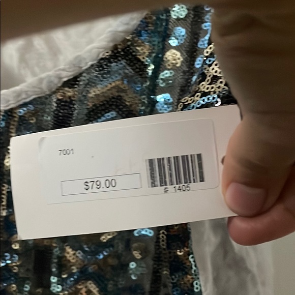 Gorgeous sequenced camisole. - Picture 4 of 4